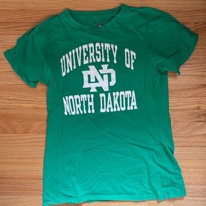 UND green champion tshirt - medium